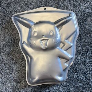 Vintage 1998 Pikachu Wilton Cake Pan Pokemon Mold 2105-37 Nintendo Birthday
